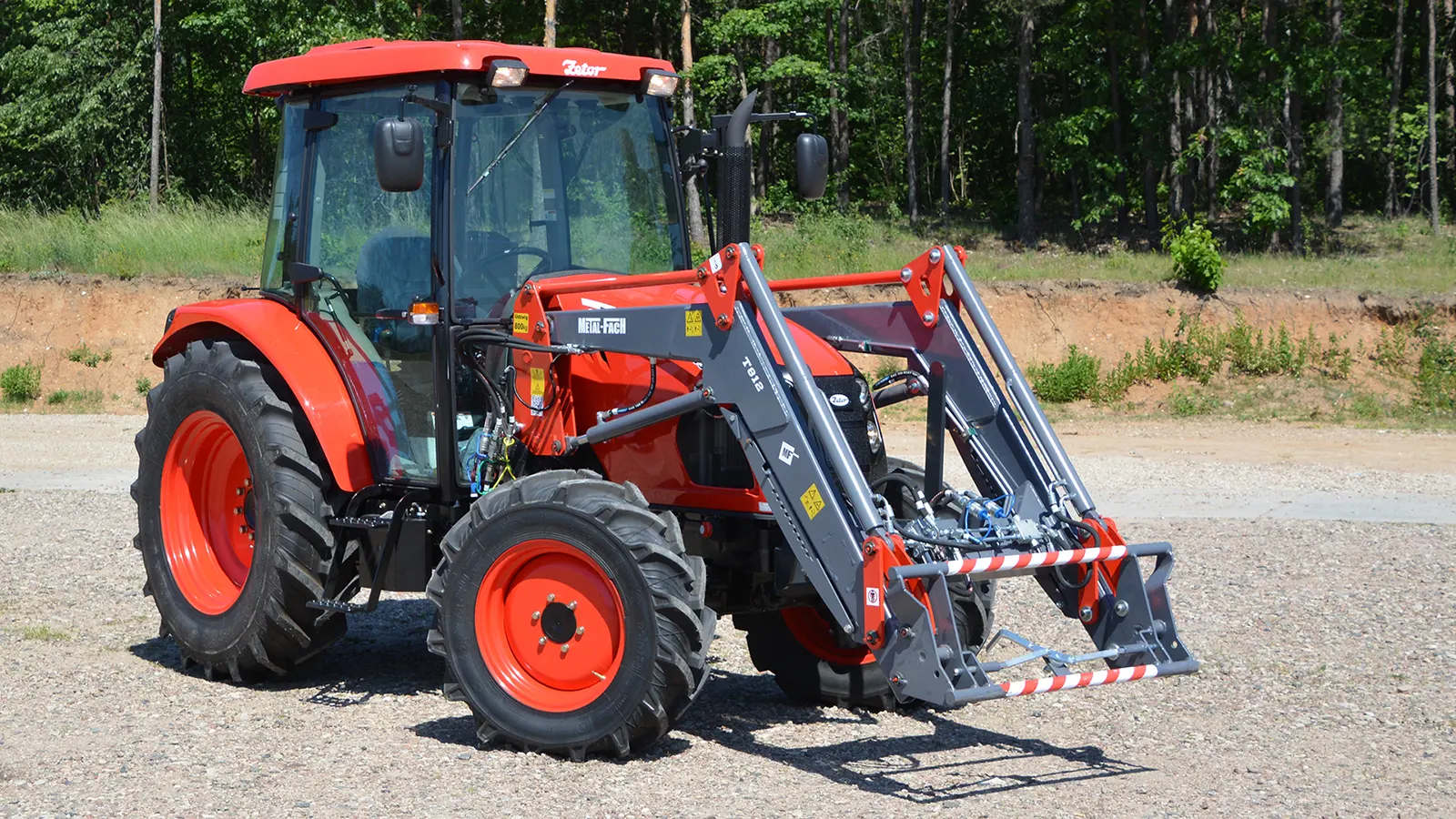 ladowacz-czolowy-t812-skos-przod-2